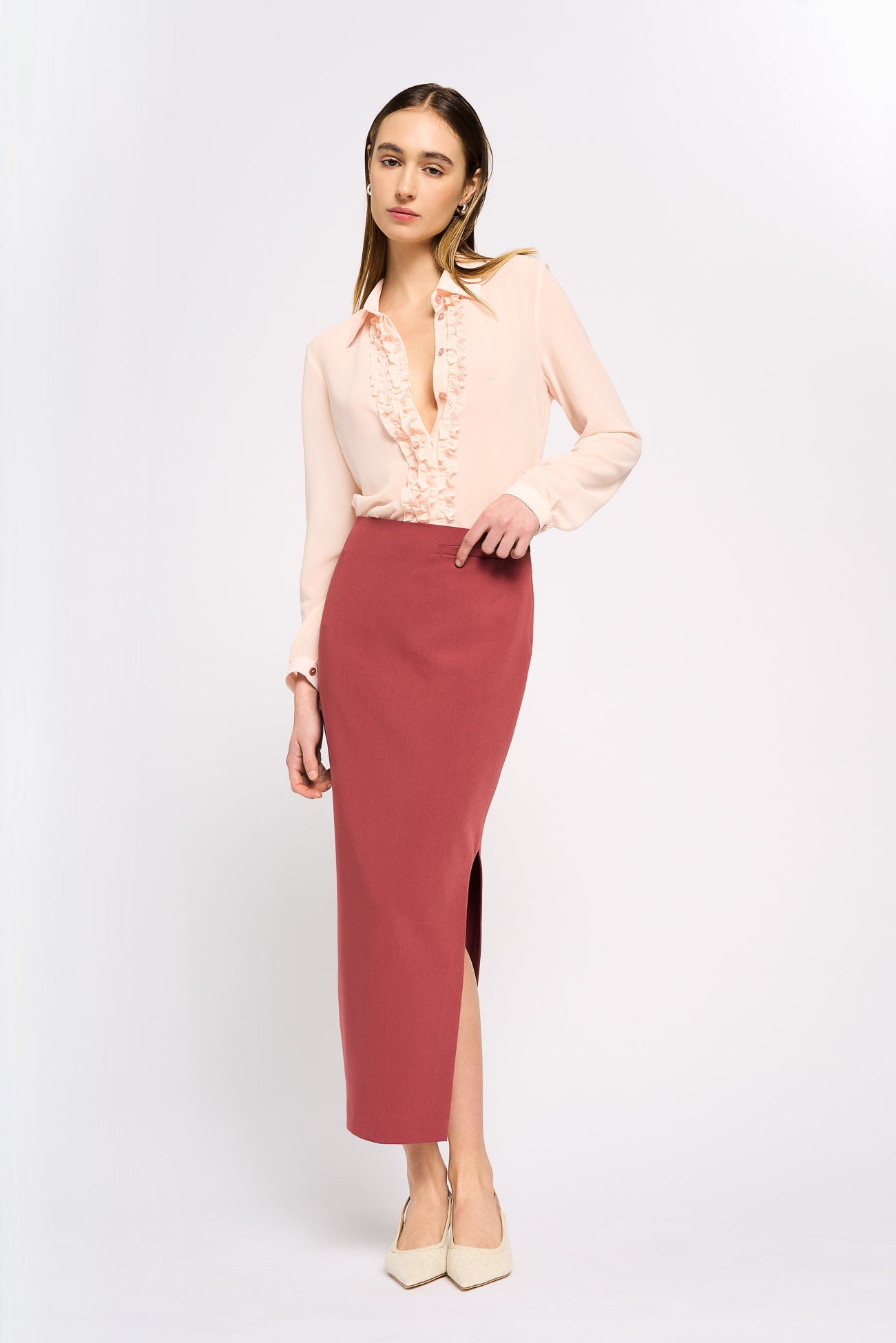 Skirt with slit in tailored fabric