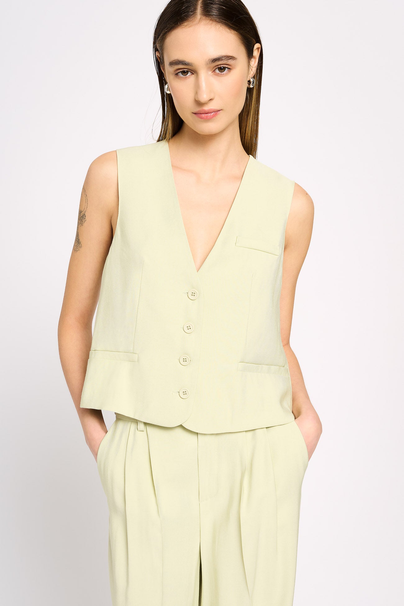 Viscose vest with buttons