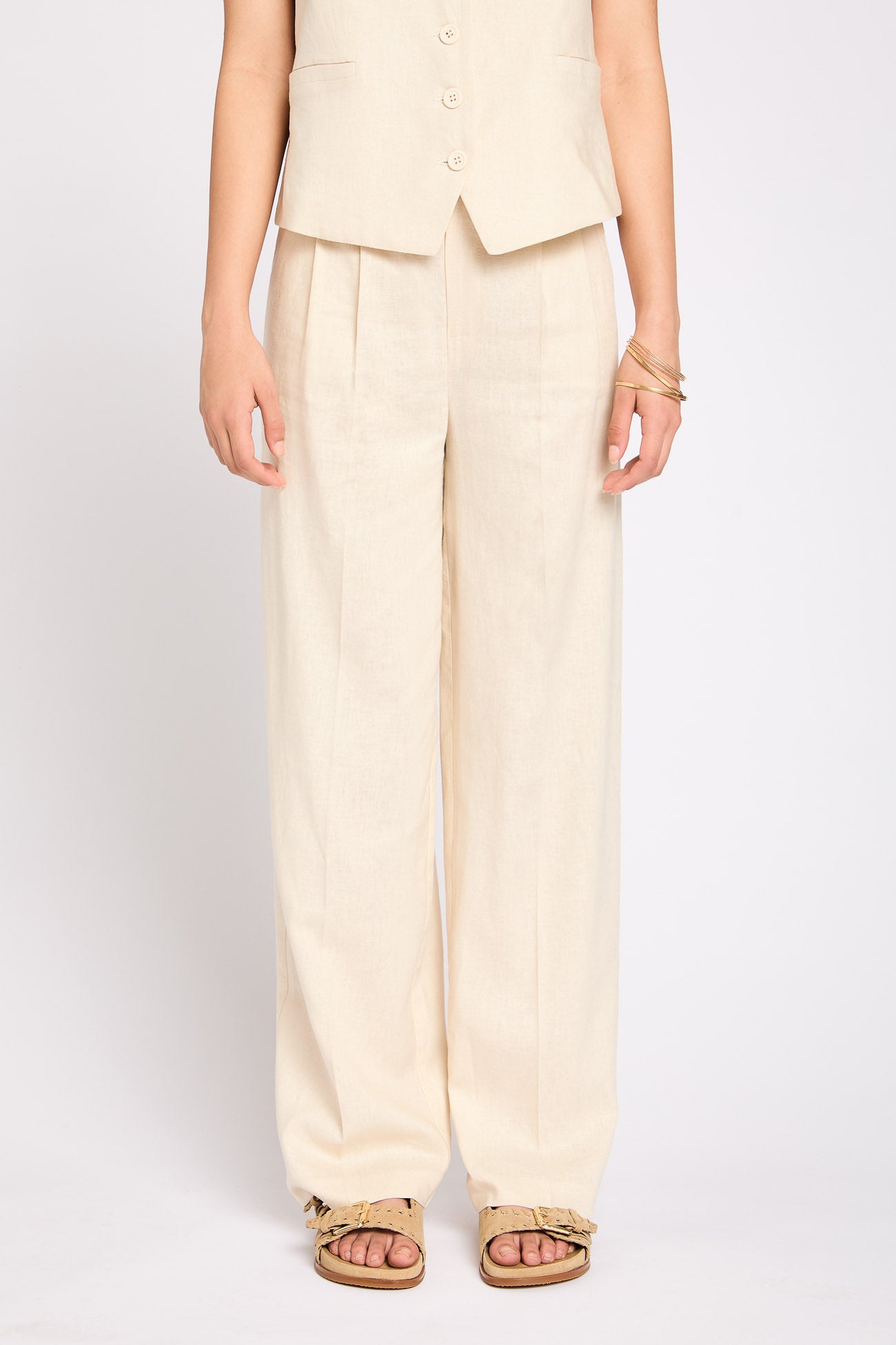 Wide trousers with linen