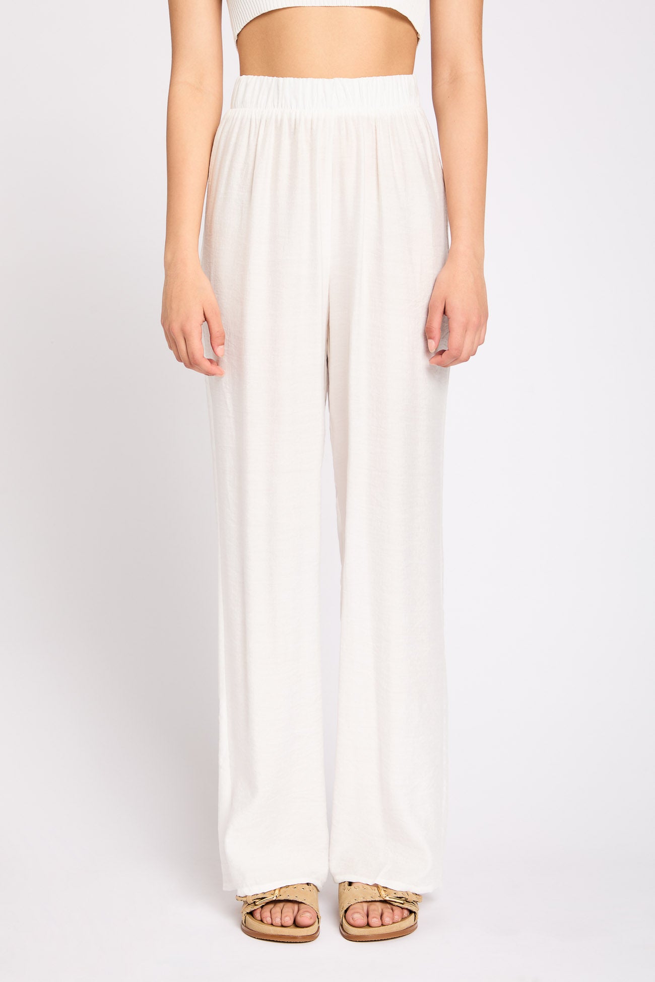 Wide trousers with elastic