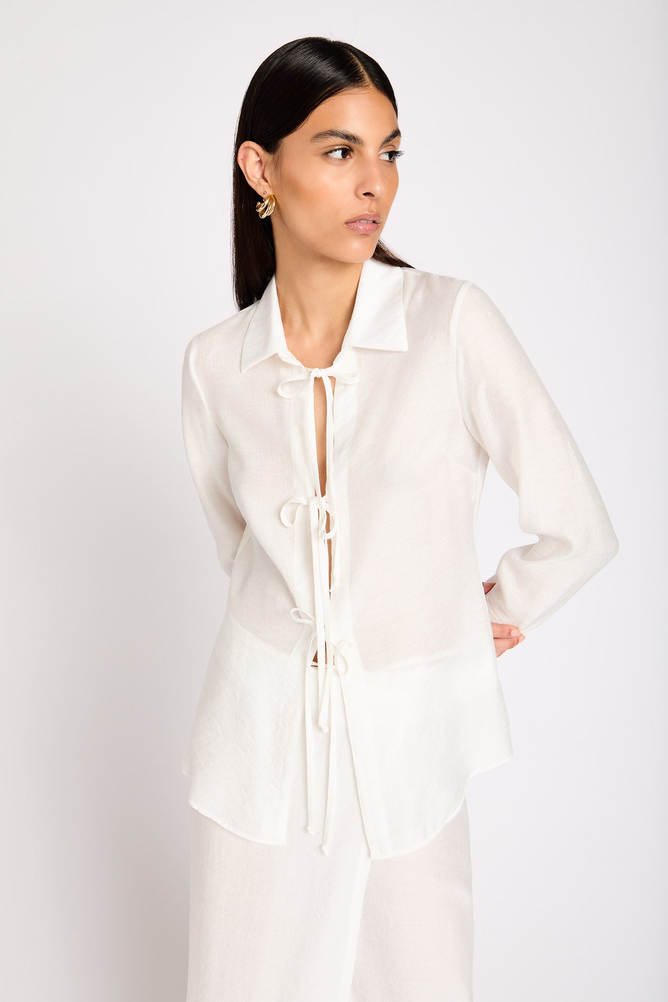 Shirt with viscose laces